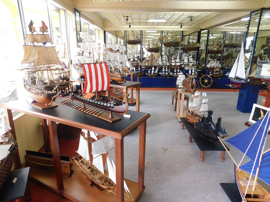 lassic tall ship replica by Bobato Ship Models, a celebrated maker of maquettes de bateaux.