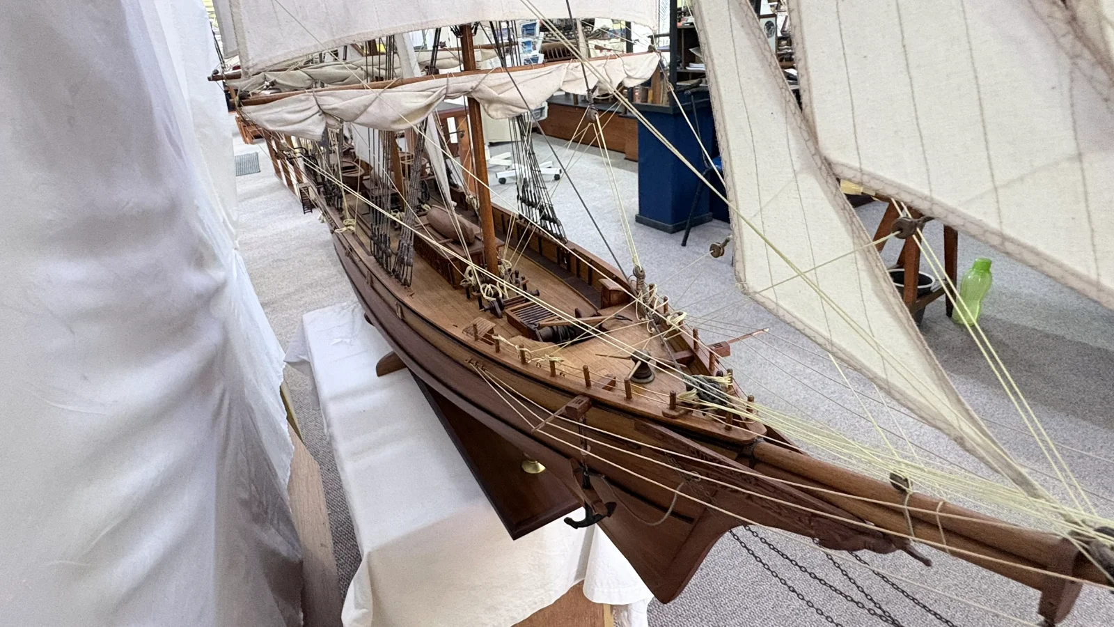 Large handcrafted 1m 78cm wooden Cutty Sark ship model replica with detailed rigging and sails