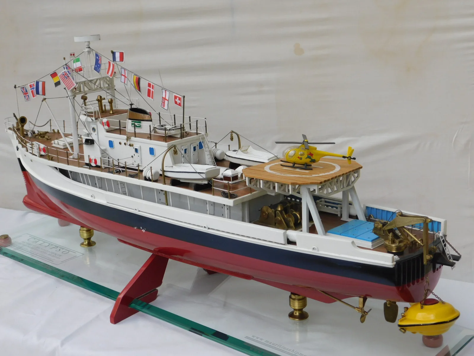 Calypso Oceanographic Research Ship Wooden Model Bobato Ship Models2
