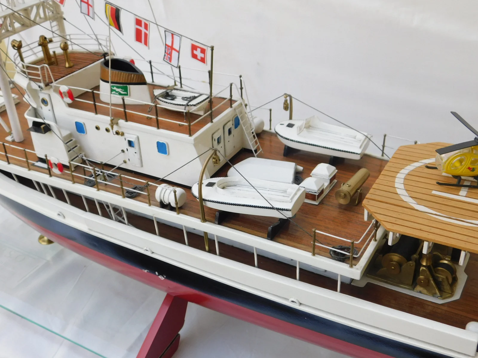 Calypso Oceanographic Research Ship Wooden Model Bobato Ship Models6