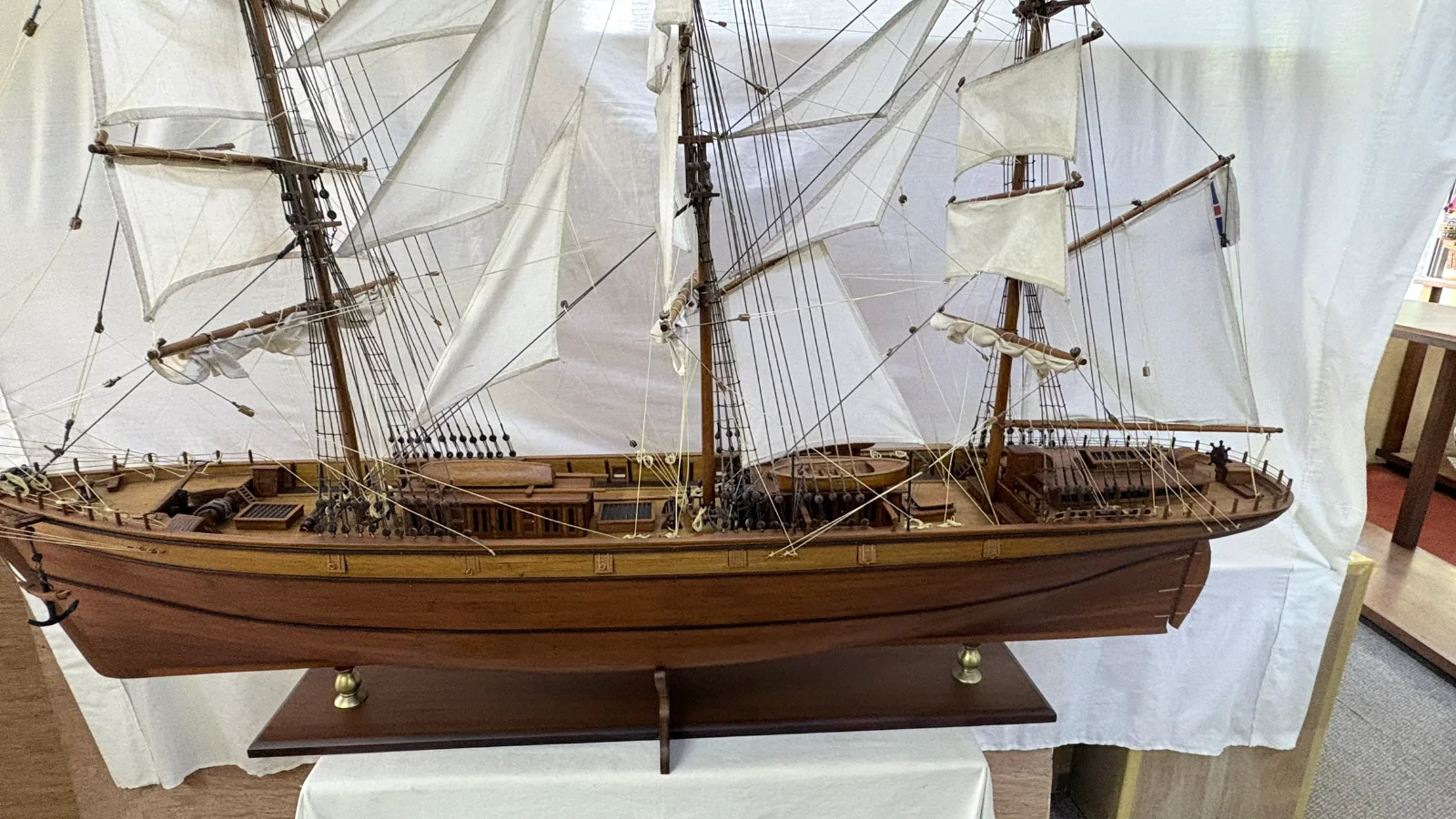 Large handcrafted 1m 78cm wooden Cutty Sark ship model replica with detailed rigging and sails