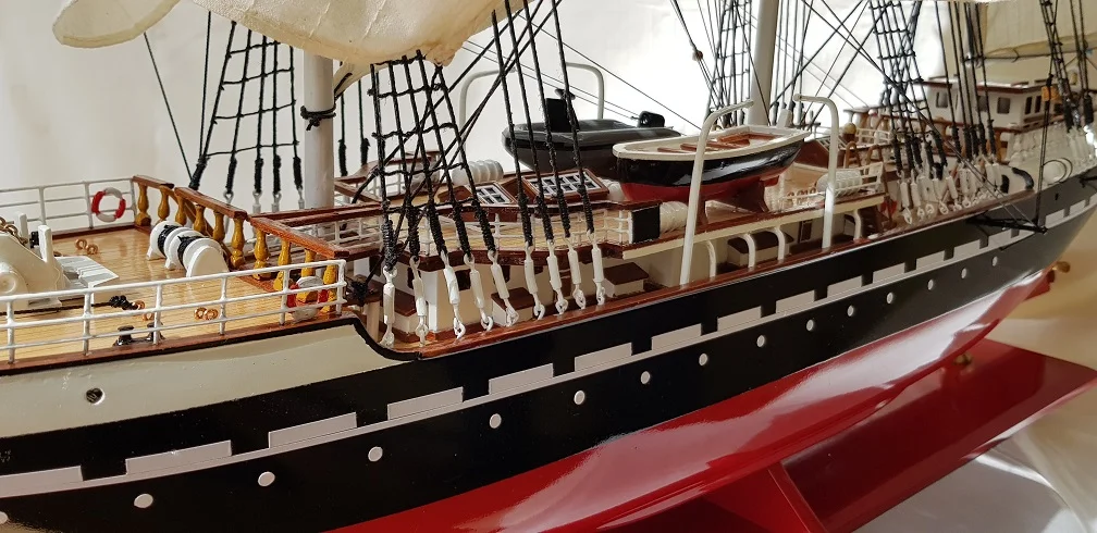 Belem Ship Models - Bobato Ship Models Version Varnished & Painted in Hull in Red  21