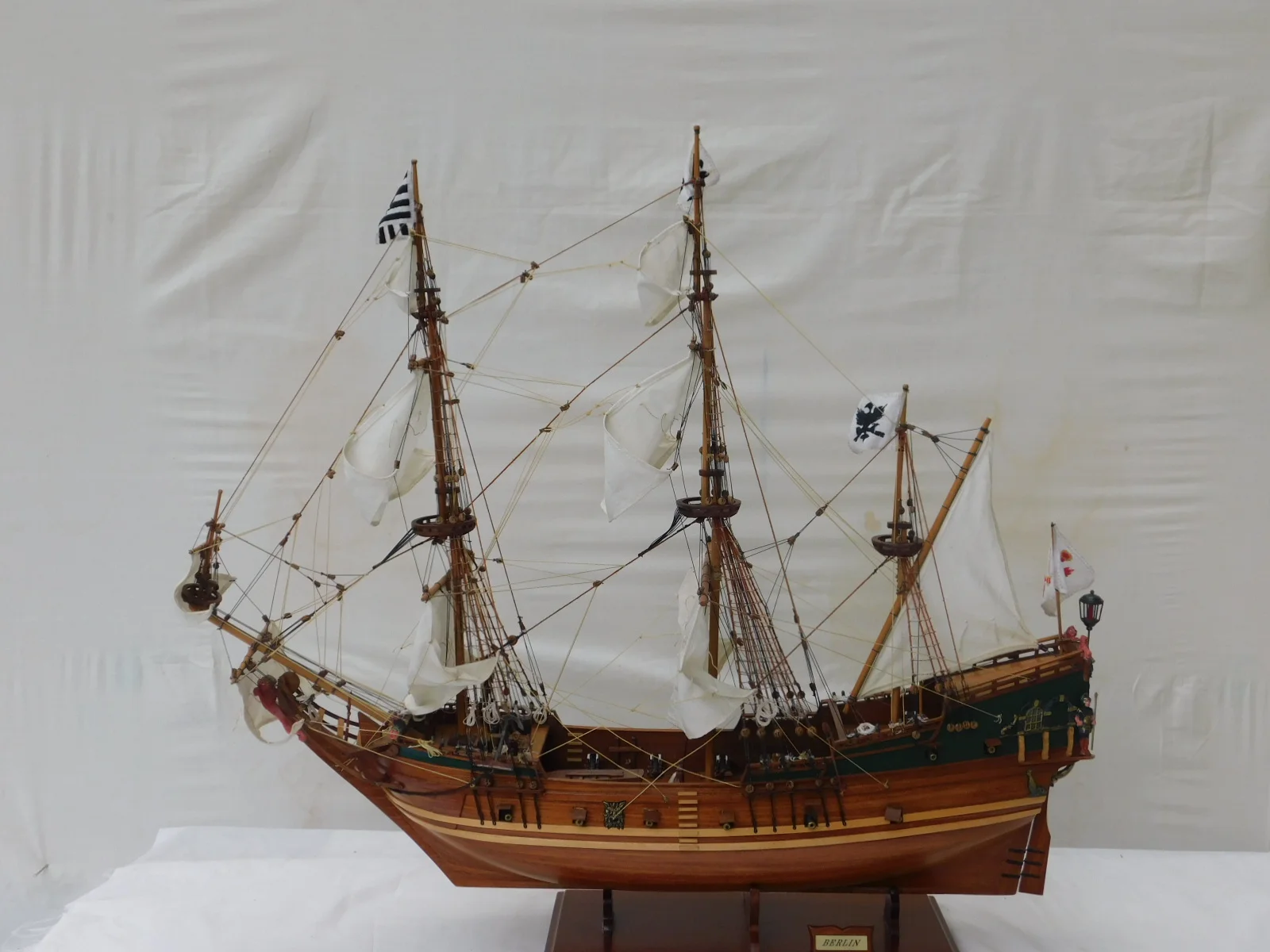 Le Berlin Historic & Military Ships5