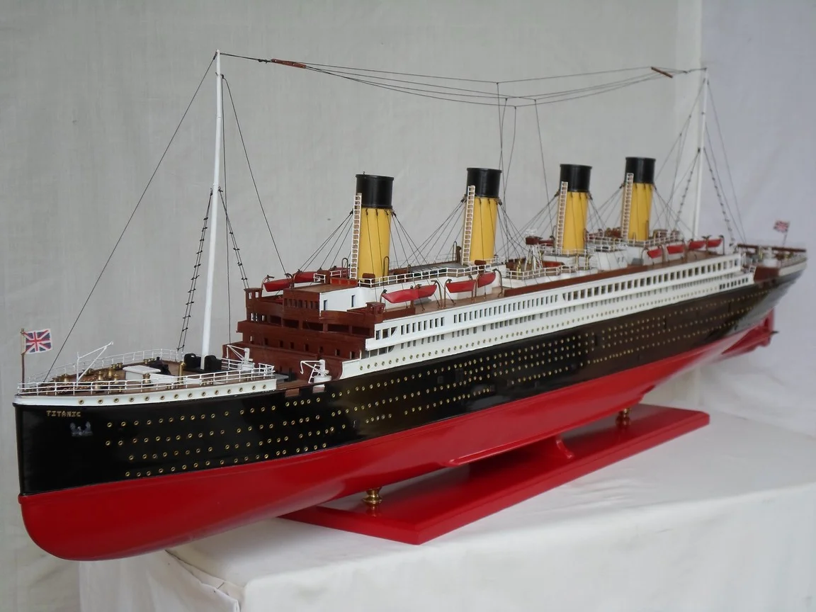 RMS Titanic Luxury Ocean Liner 12