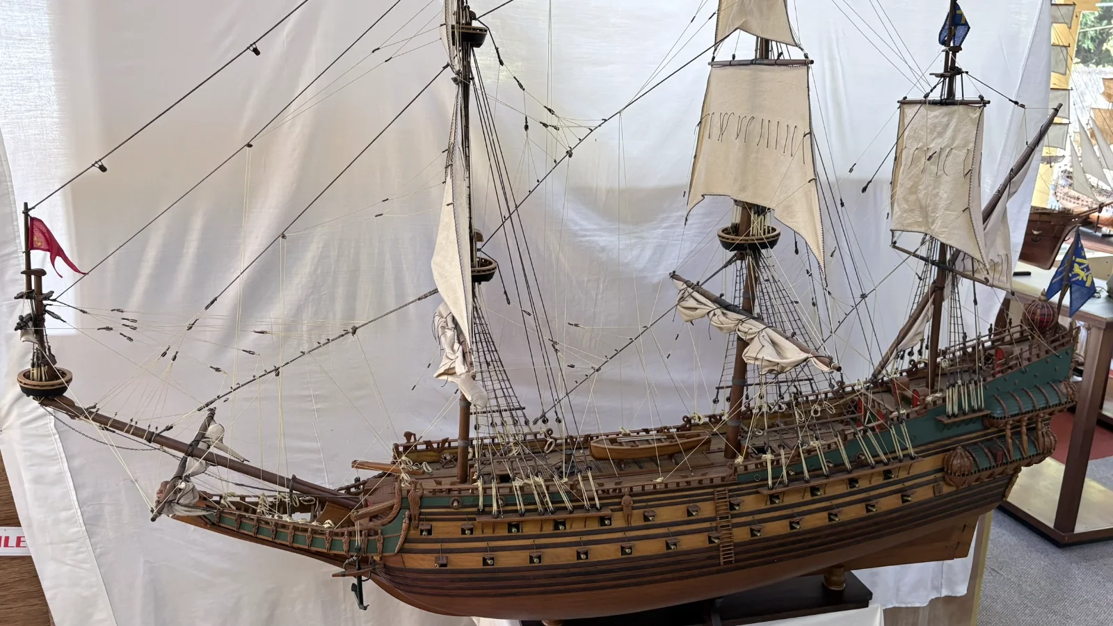 Large handcrafted 1m 40cm wooden Vasa ship model replica with detailed rigging and sails