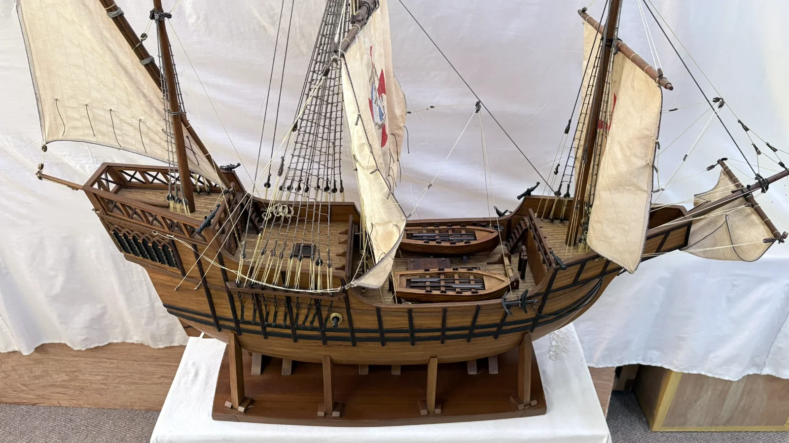 Maquette en bois faite main du navire Santa Maria 1m 16cm avec voiles et gréement détaillés