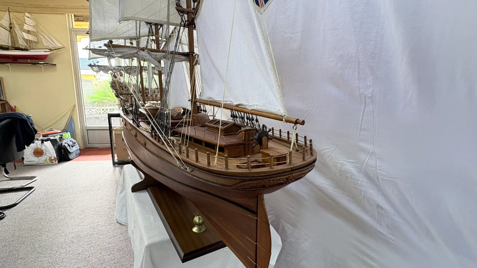 Large handcrafted 1m 78cm wooden Cutty Sark ship model replica with detailed rigging and sails