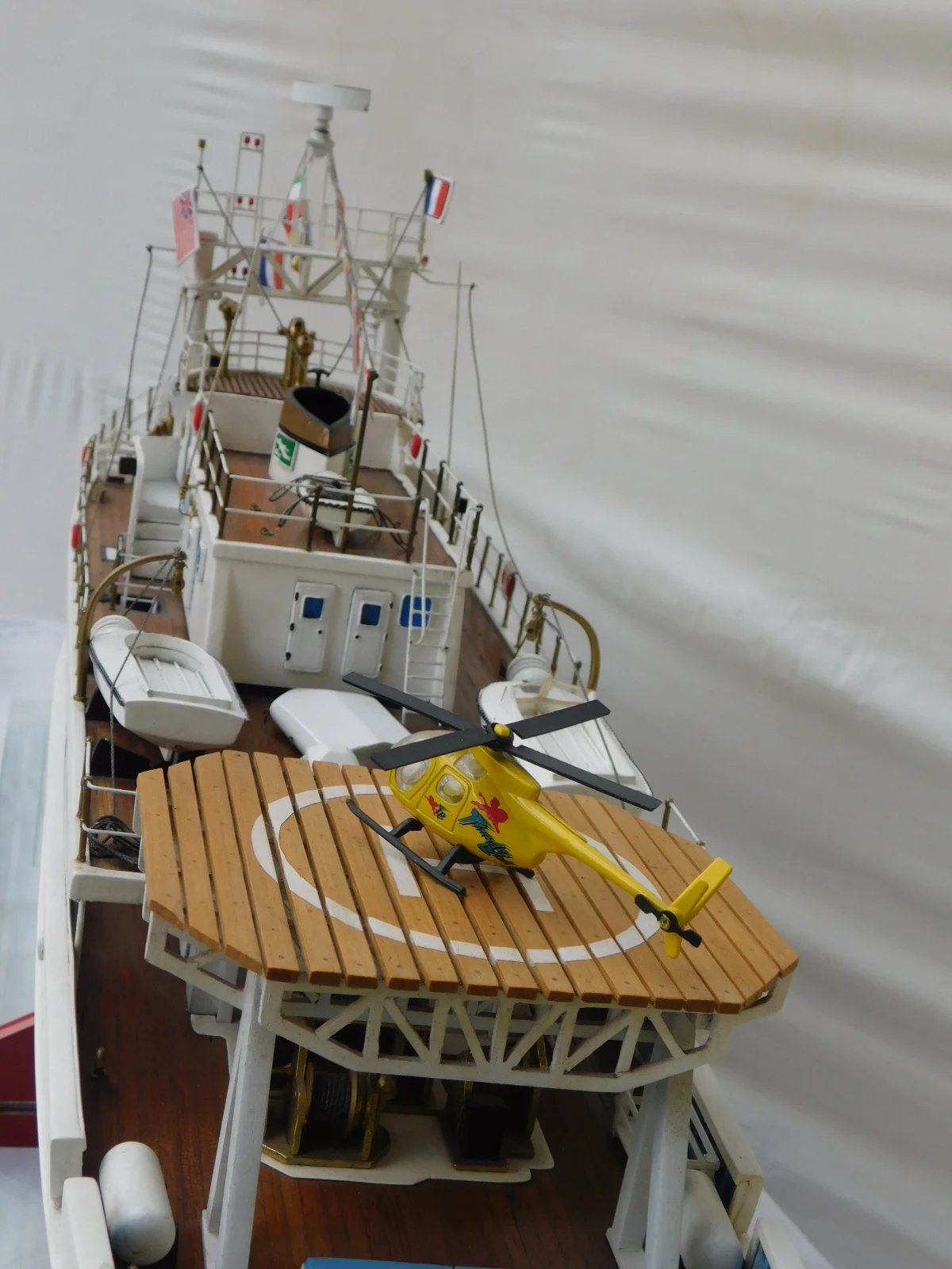 Calypso Oceanographic Research Ship Wooden Model Bobato Ship Models910