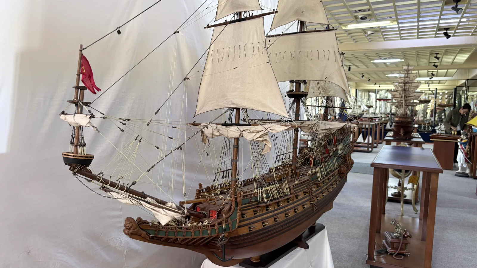 Large handcrafted 1m 40cm wooden Vasa ship model replica with detailed rigging and sails