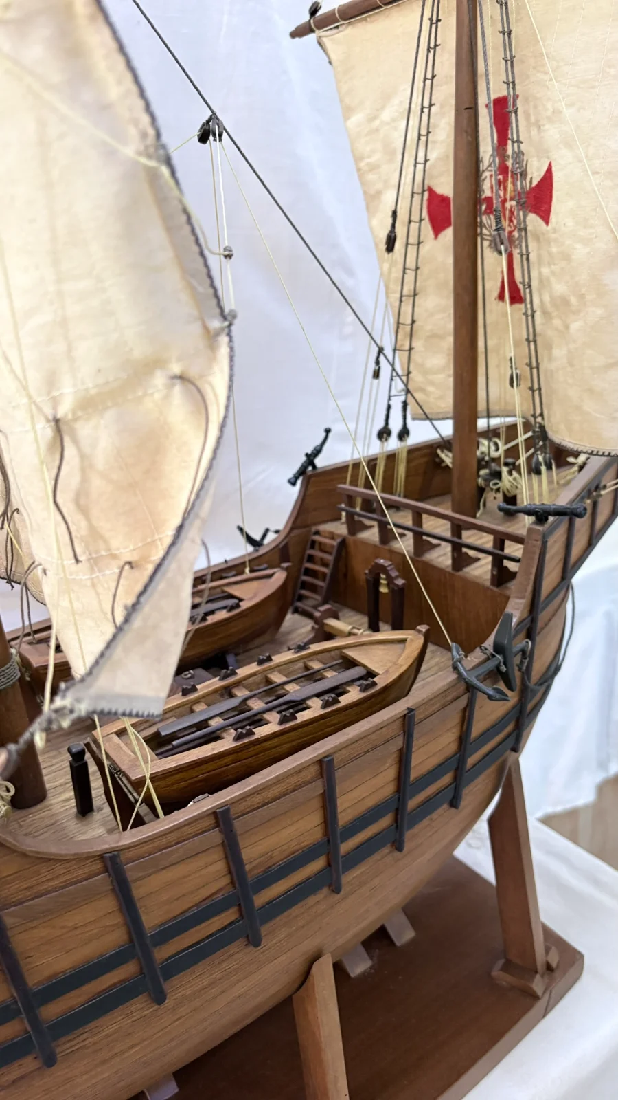 Maquette en bois faite main du navire Santa Maria 1m 16cm avec voiles et gréement détaillés