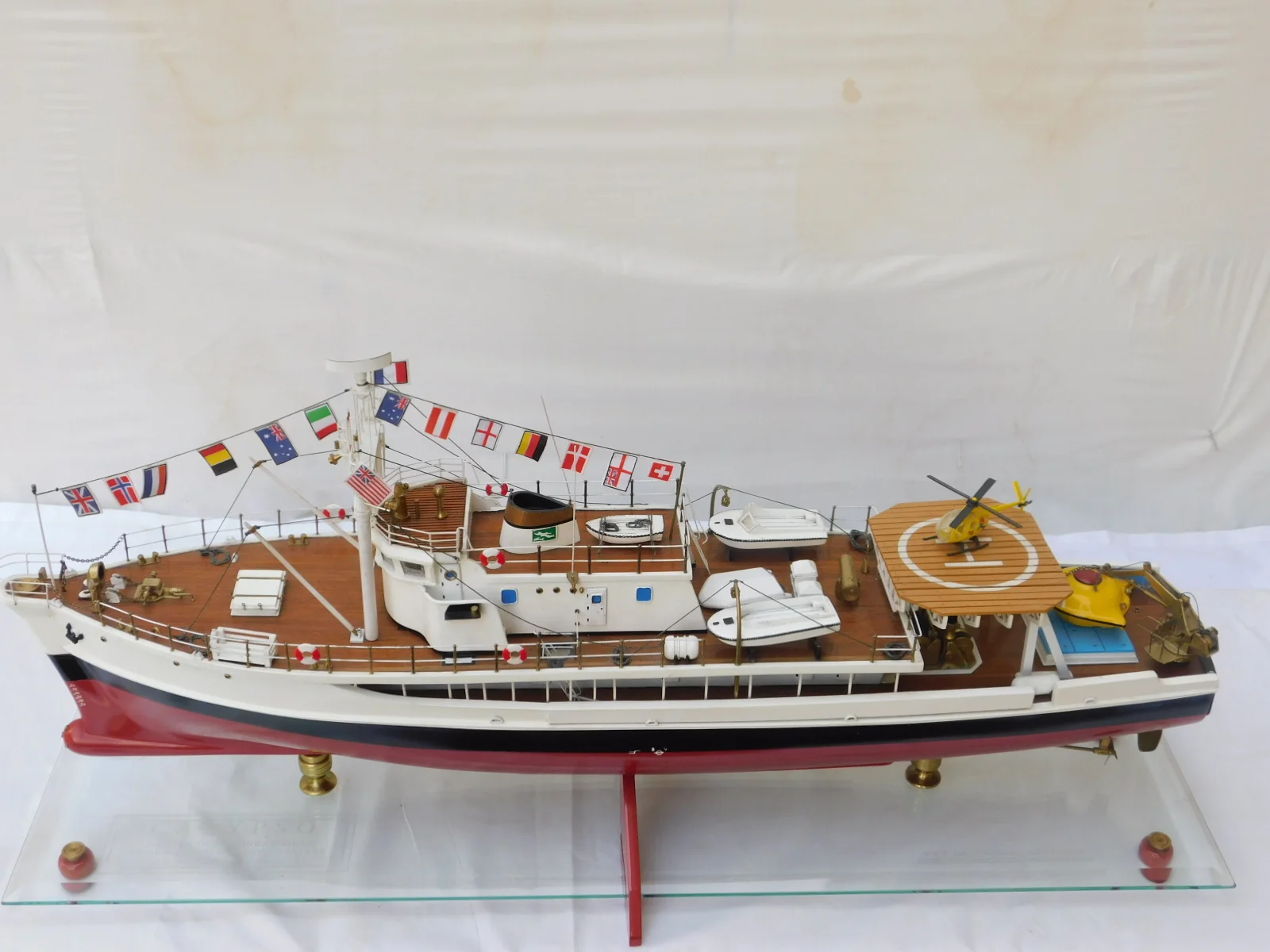 Calypso Oceanographic Research Ship Wooden Model Bobato Ship Models4