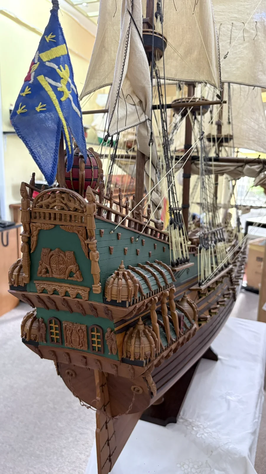 Large handcrafted 1m 40cm wooden Vasa ship model replica with detailed rigging and sails