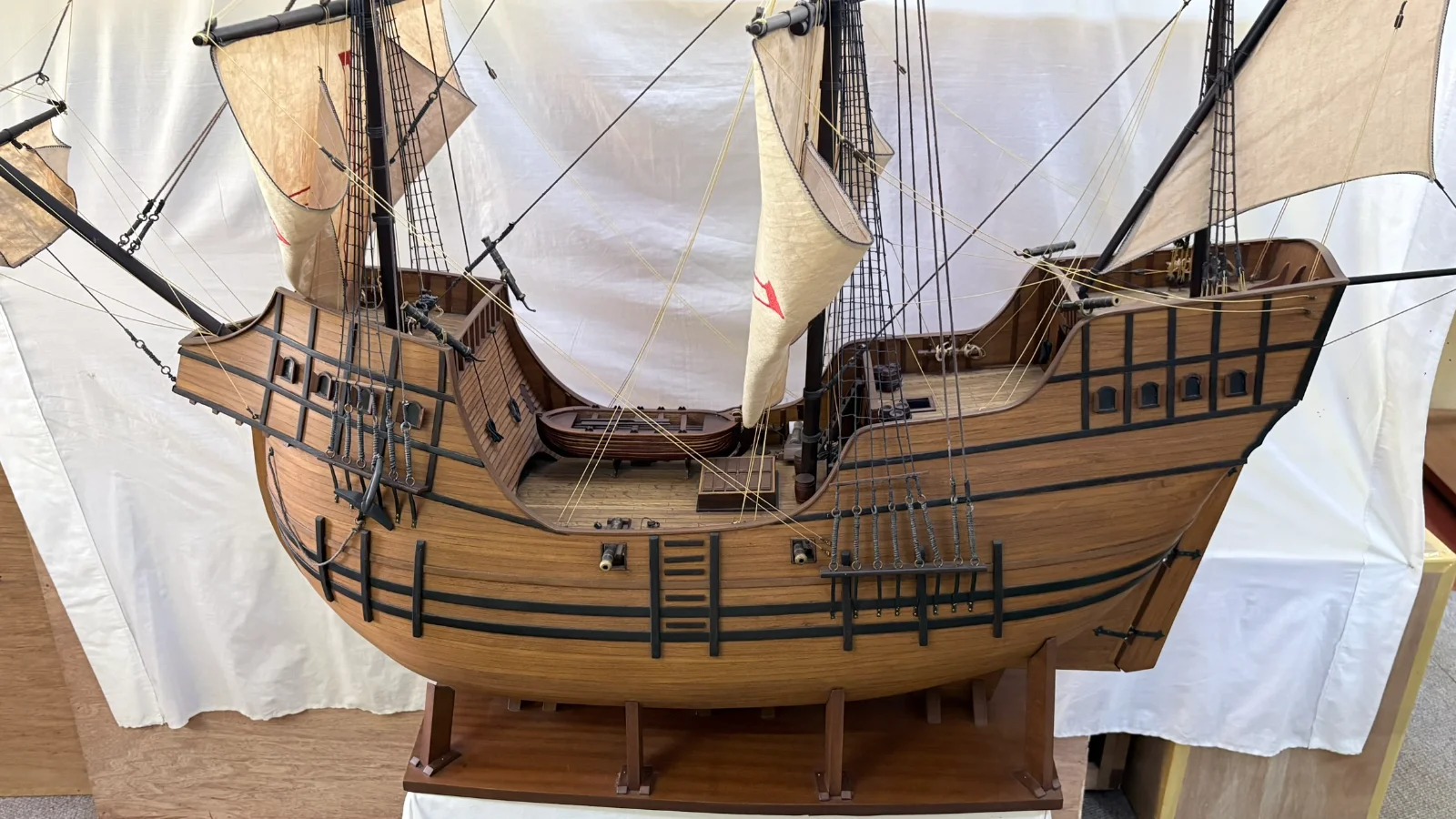 Large handcrafted 1m 80cm wooden Sao Gabriel ship model replica with detailed rigging and sails