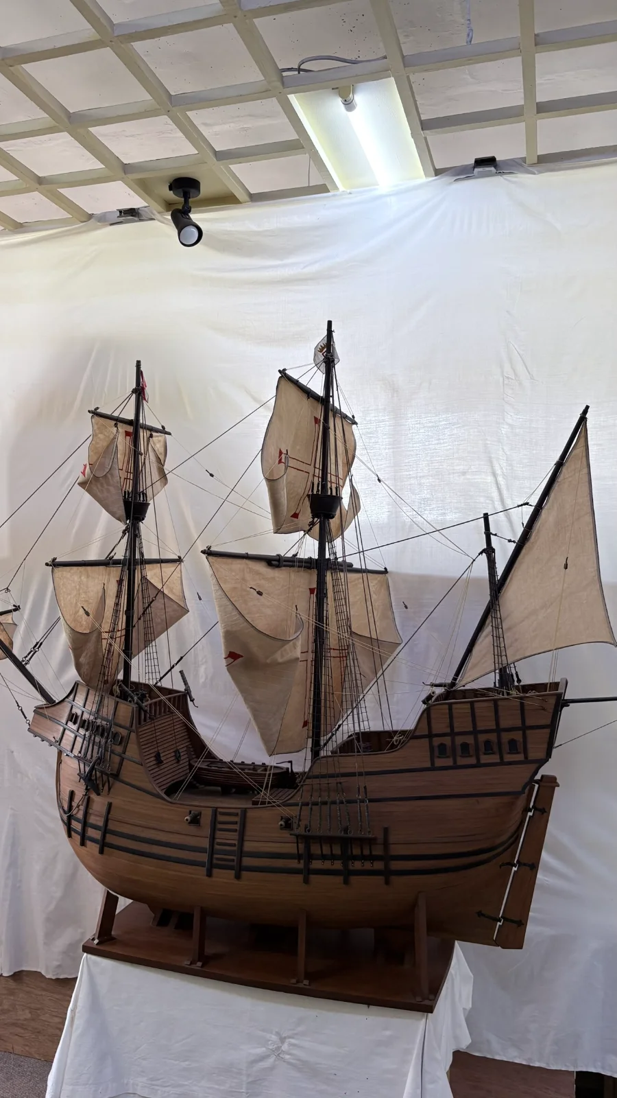 Large handcrafted 1m 80cm wooden Sao Gabriel ship model replica with detailed rigging and sails