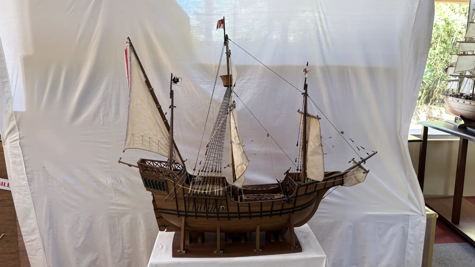 Maquette en bois faite main du navire Santa Maria 1m 16cm avec voiles et gréement détaillés