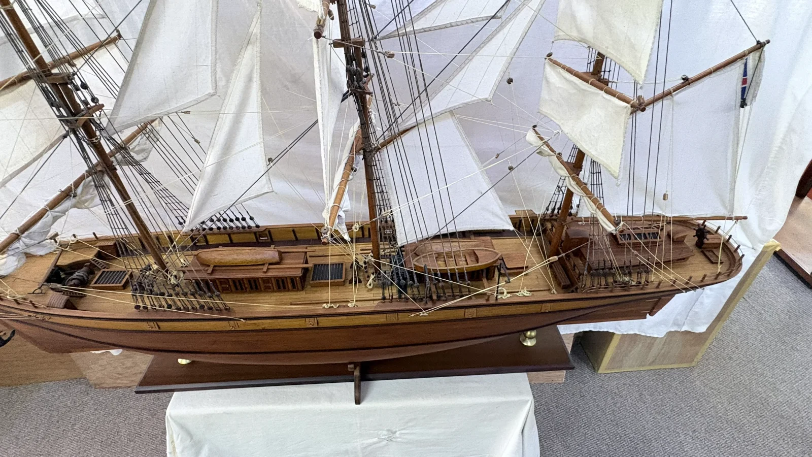 Large handcrafted 1m 78cm wooden Cutty Sark ship model replica with detailed rigging and sails