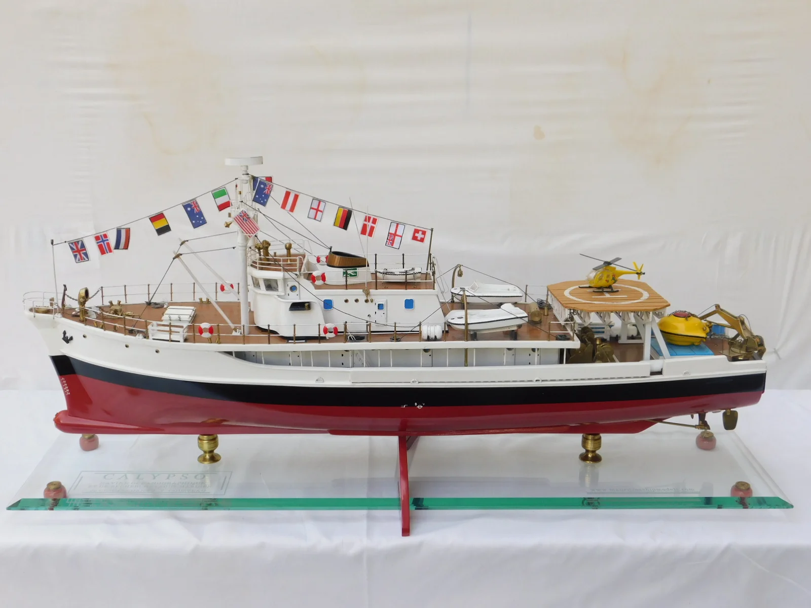 Calypso Oceanographic Research Ship Wooden Model Bobato Ship Models3
