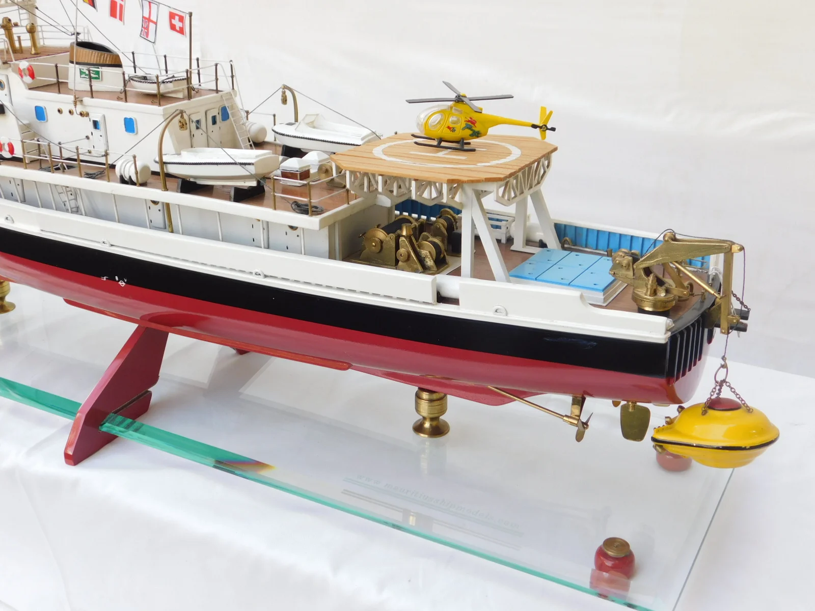 Calypso Oceanographic Research Ship Wooden Model Bobato Ship Models5