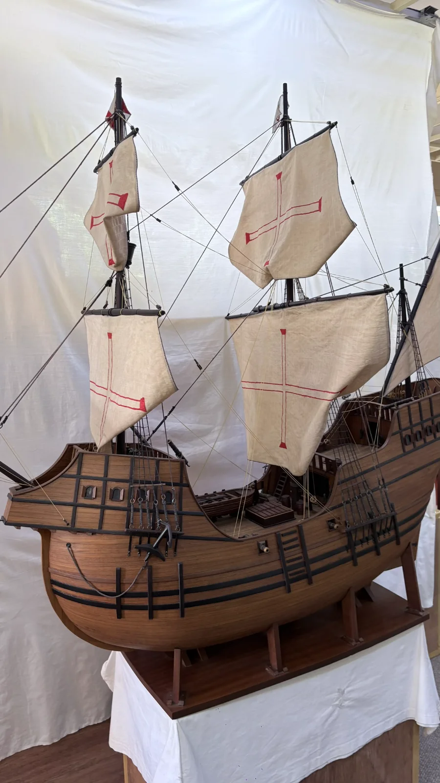 Large handcrafted 1m 80cm wooden Sao Gabriel ship model replica with detailed rigging and sails