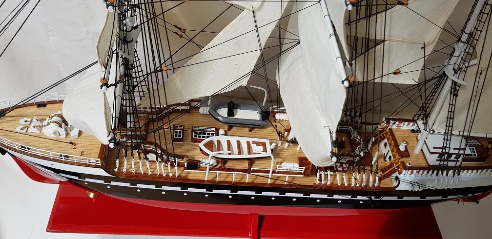 Belem Ship Models - Bobato Ship Models Version Varnished & Painted in Hull in Red 17