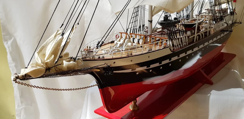 Belem Ship Models - Bobato Ship Models Version Varnished & Painted in Hull in Red
