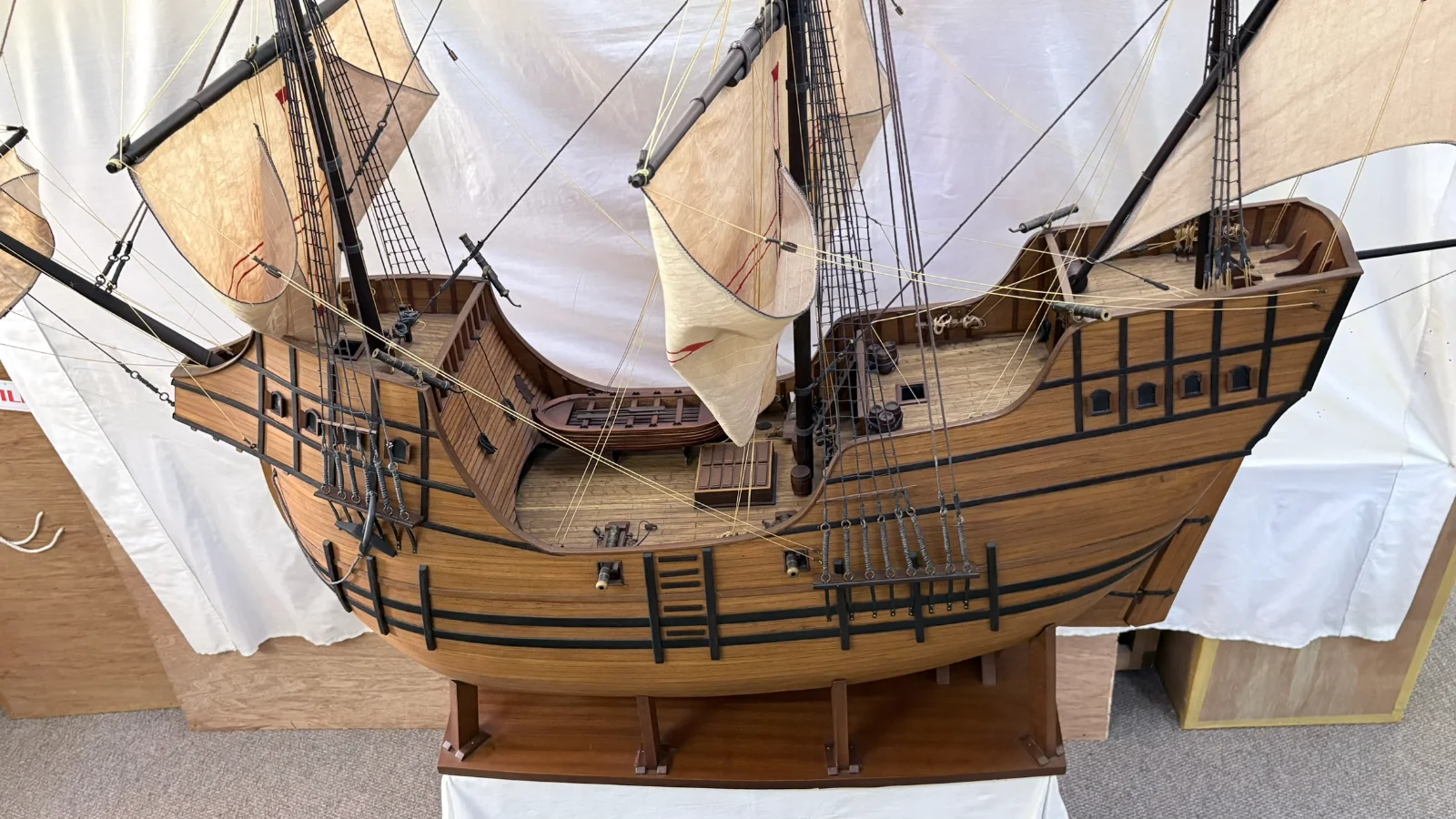 Large handcrafted 1m 80cm wooden Sao Gabriel ship model replica with detailed rigging and sails